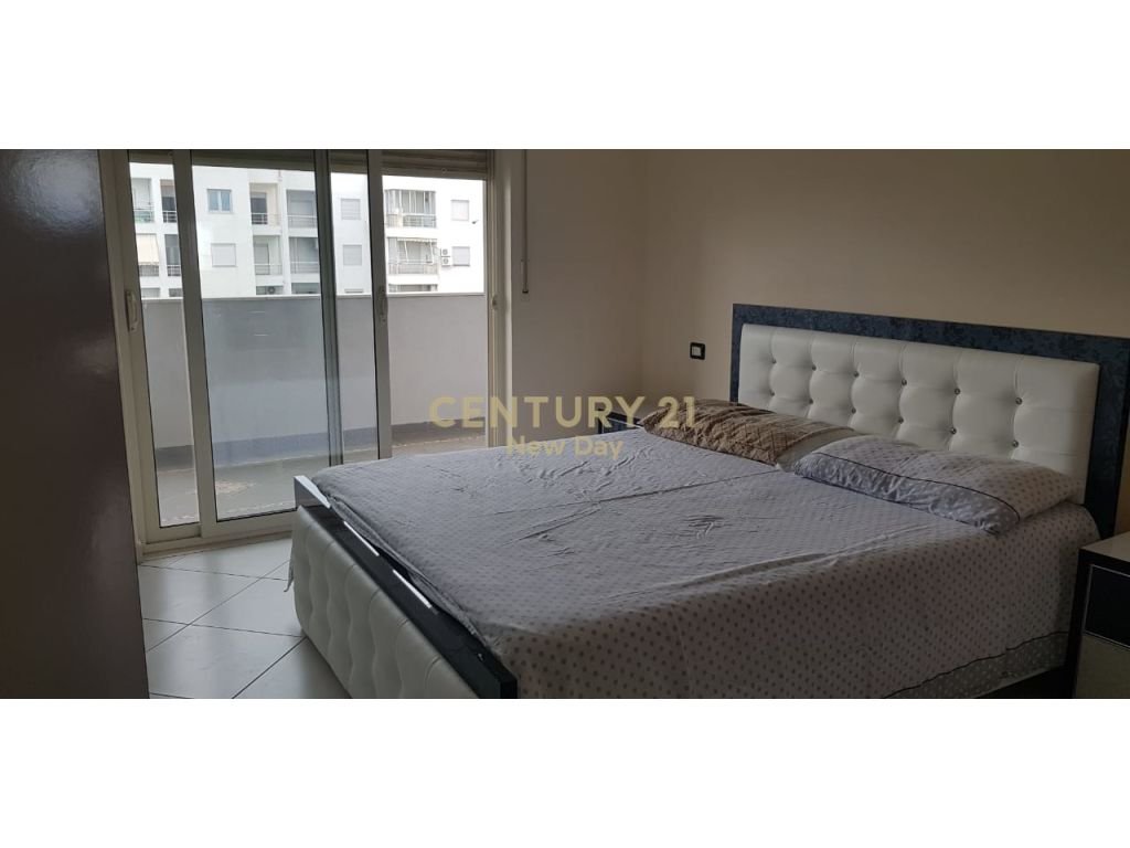 Jepet me qira apartament 2+1 te zona Ujesjellesit.