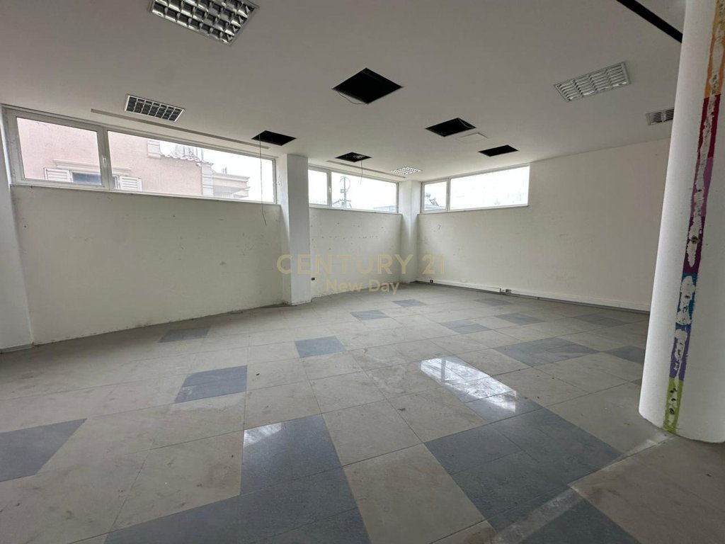 Multifunctional Building for Sale in Kenete Durrës - €800,000 | 800 m²