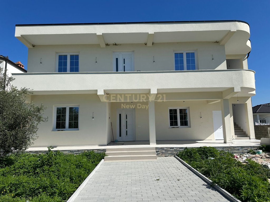 Land + Building for sale in the village of Qerret, Kavaja.