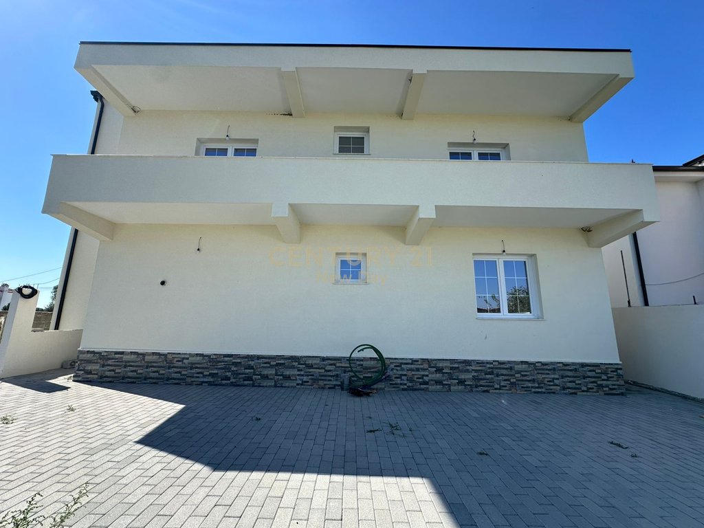 Land + Building for sale in the village of Qerret, Kavaja.