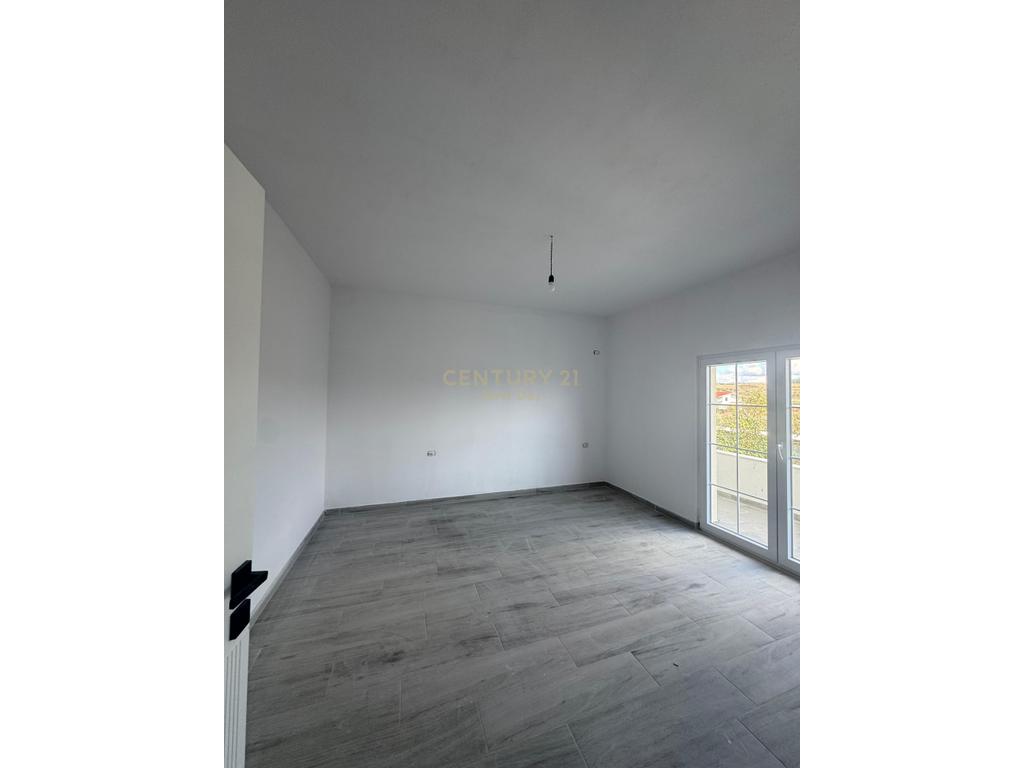 Land + Building for sale in the village of Qerret, Kavaja.