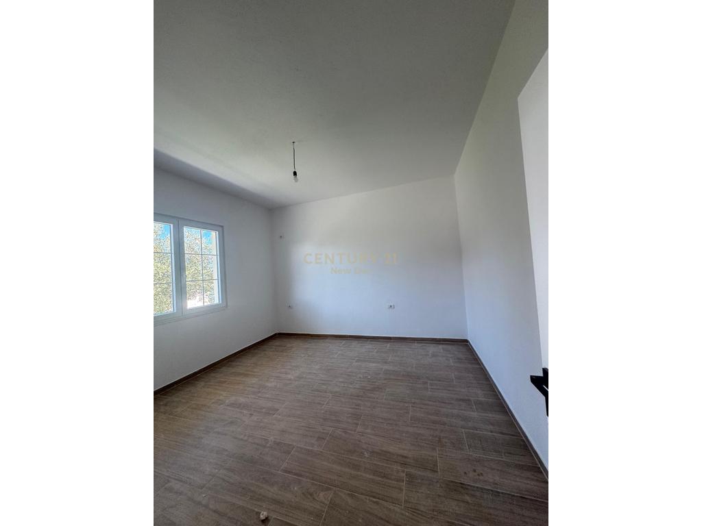 Land + Building for sale in the village of Qerret, Kavaja.