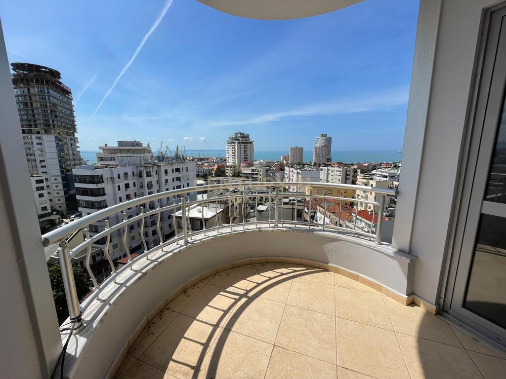 2+1+2T apartment for rent in the center of Durres!