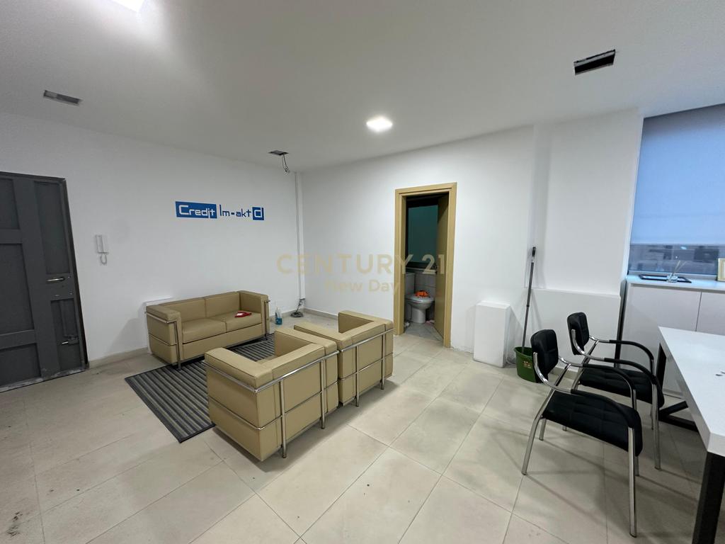 Commercial Space For Rent on Main Boulevard, Durrës - €700 | 86m²