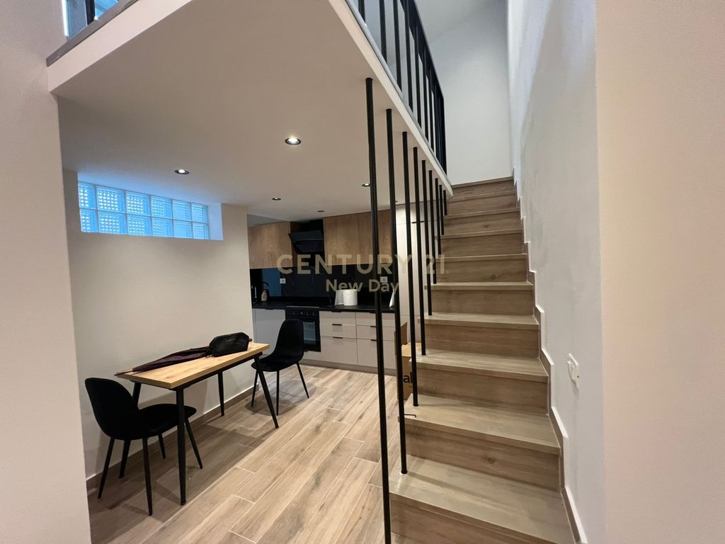 LOFT FOR RENT NEAR PRANVERA SQUARE!