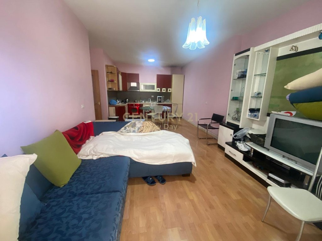 2+1 APARTMENT FOR SALE IN THE CENTER OF DURRES!