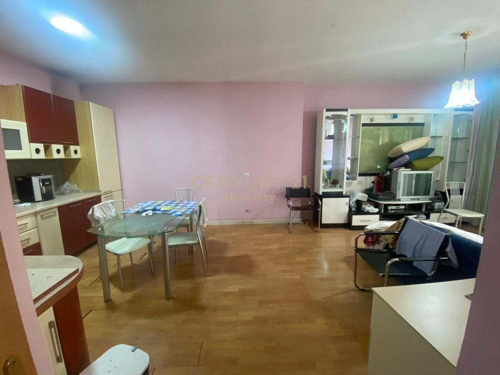 2+1 APARTMENT FOR SALE IN THE CENTER OF DURRES!