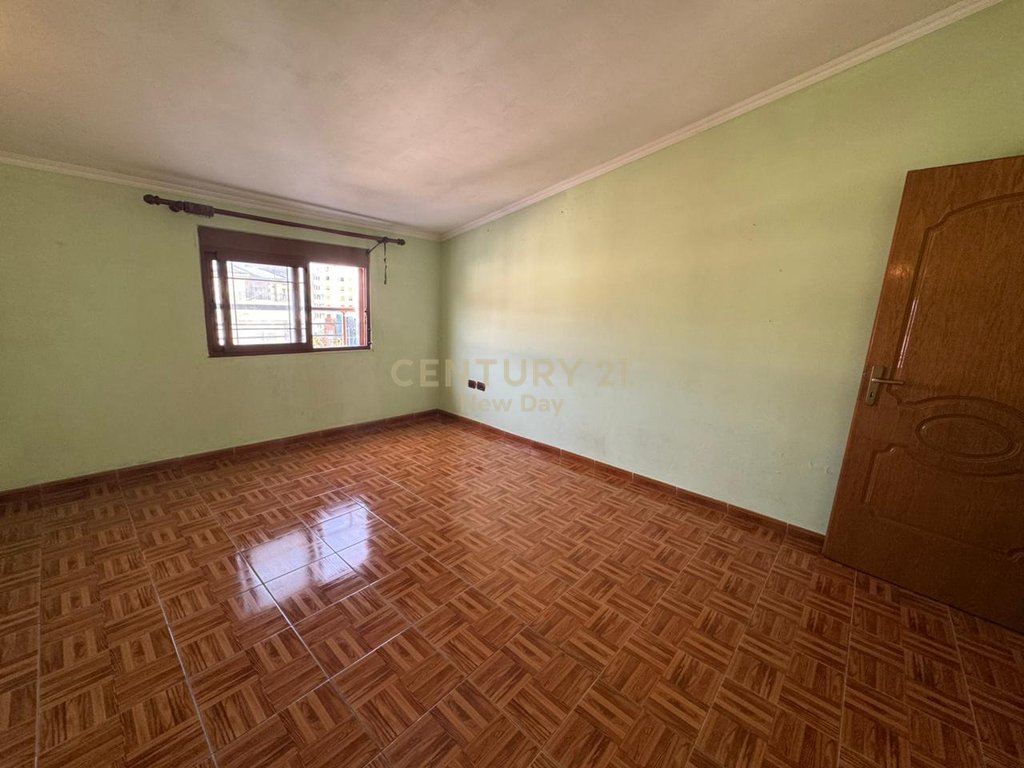 Apartment 2+1+ Veranda For Sale on the Beach, Durrës - 140000€ | 110 m²