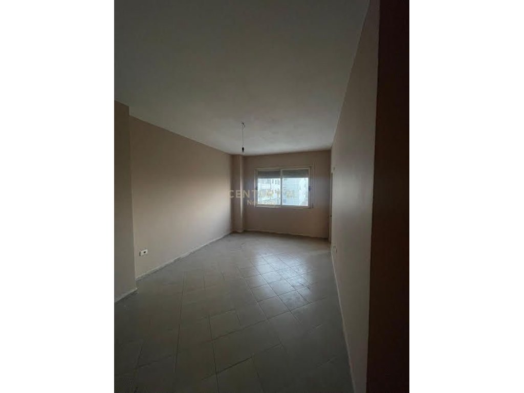 1+1 empty apartment for rent on the new road of the Port