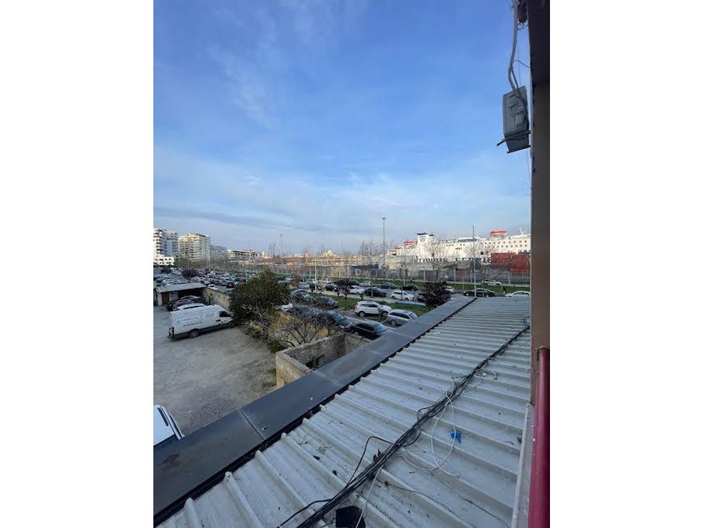 1+1 empty apartment for rent on the new road of the Port