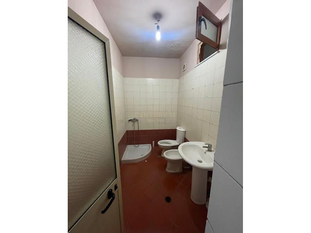 1+1 empty apartment for rent on the new road of the Port
