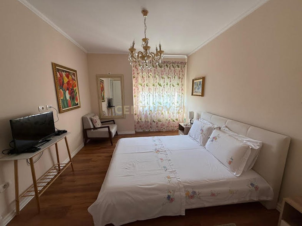 2+1+2 apartment for rent in the Old District area.