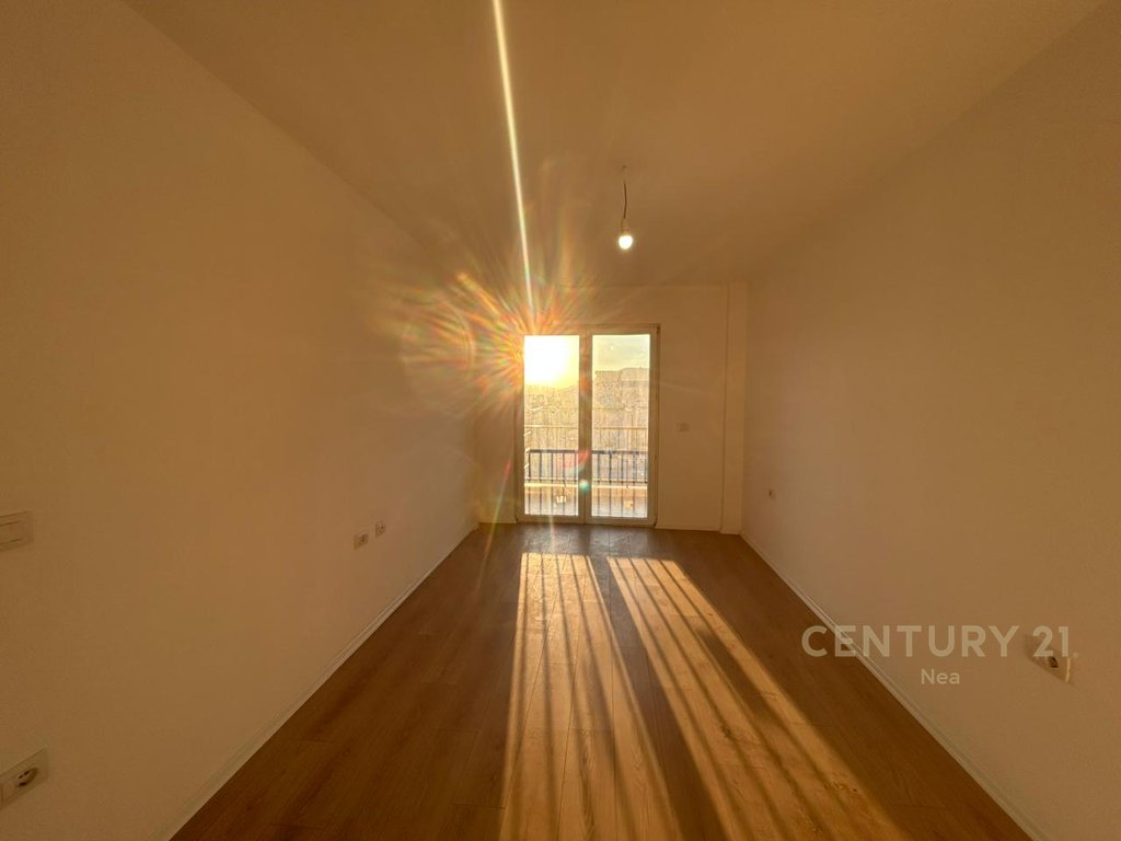 2+1 apartment with parking space for rent in Kombinat.