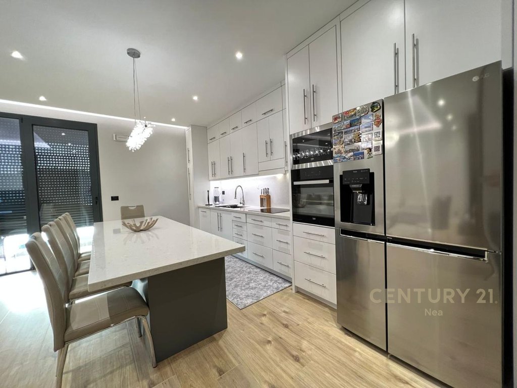 Apartment 3+1+2 for sale in one of the newest residences in the Lundra area, very close to TEG