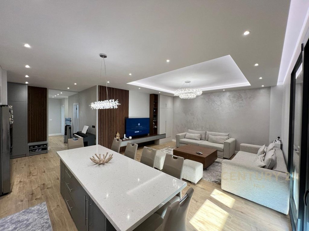 For rent 3+1+2 in one of the newest residences in the Lundra area, very close to TEG