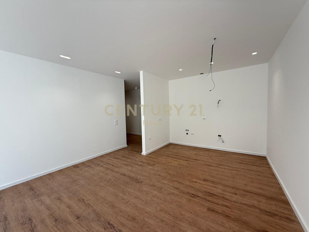 QIRA, MODERN APARTMENT 3+1+2, DRY LAKE !!