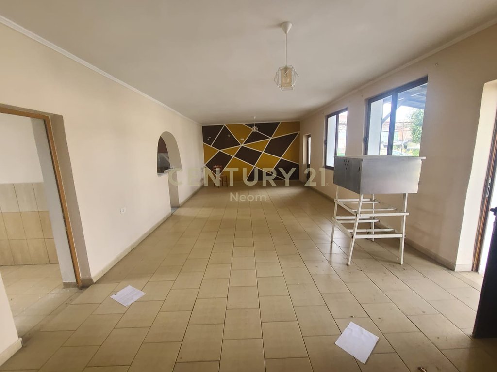 Commercial premises for sale in the center of Cërrik!