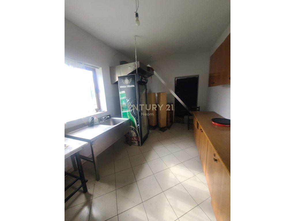 Commercial premises for sale in the center of Cërrik!