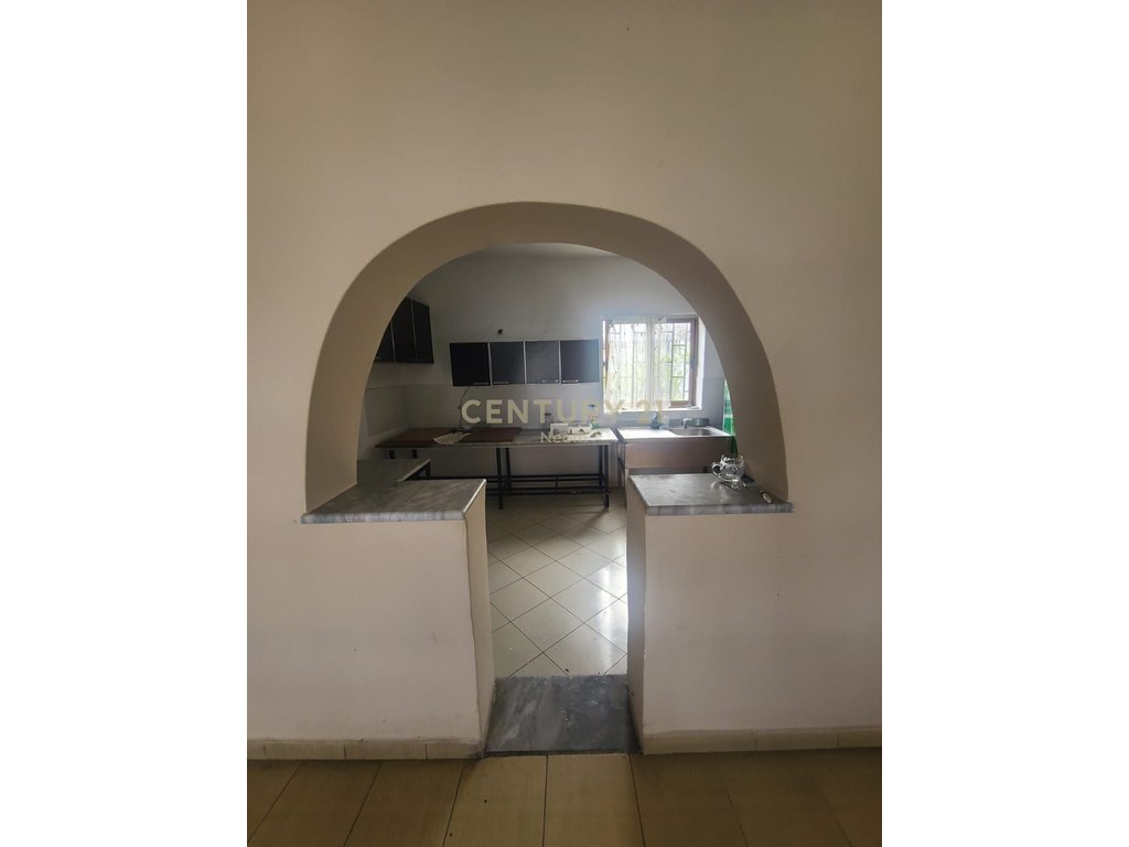 Commercial premises for sale in the center of Cërrik!