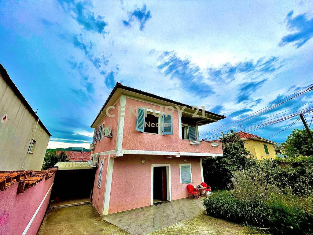 VILLA FOR SALE, 2 FLOORS IN NEW SAUK!
