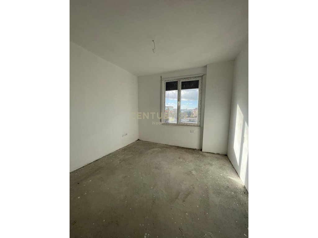 Room for Office in Shkoze.