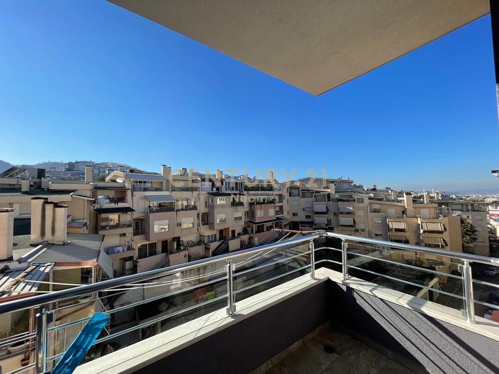FOR RENT, APARTMENT 3+1+2+PARKING SPACE, DRY LAKE
