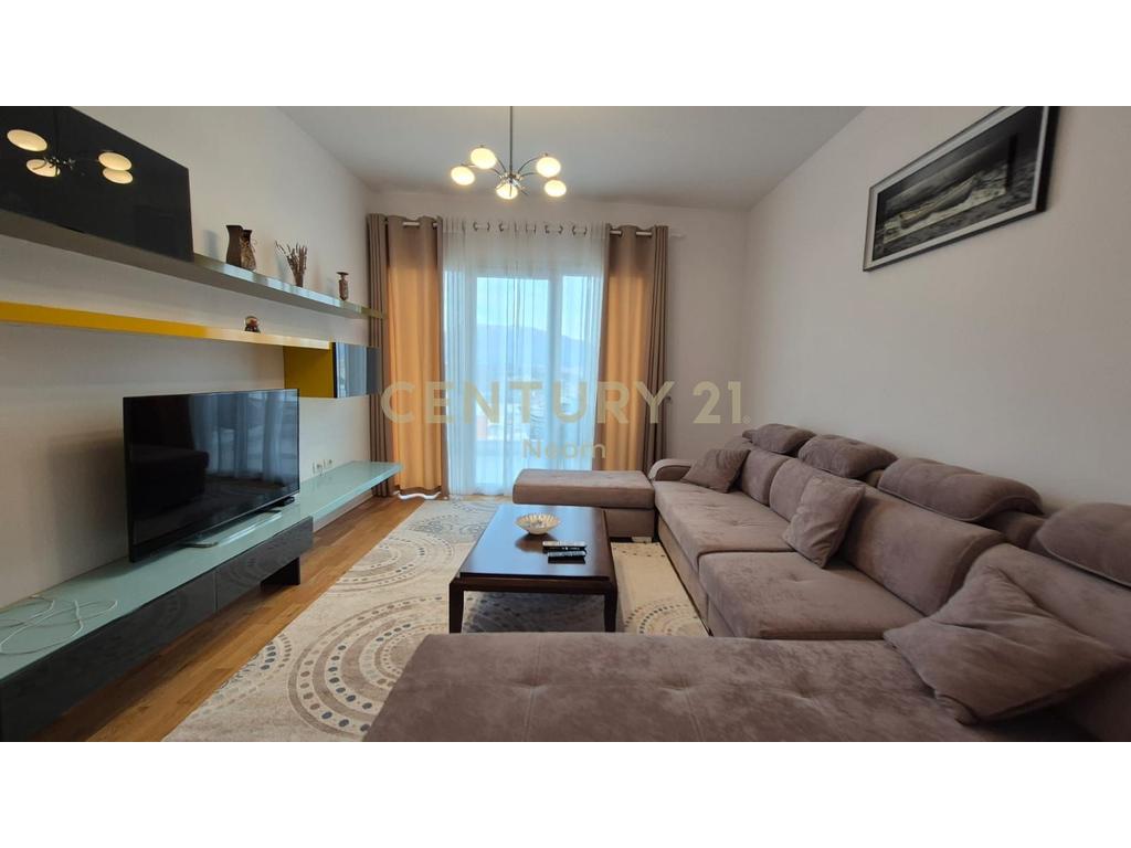 Jepet me qira apartament 2+1+2, me ballkon dhe pamje fantastike nga Liqeni dhe Kopshti Botanik