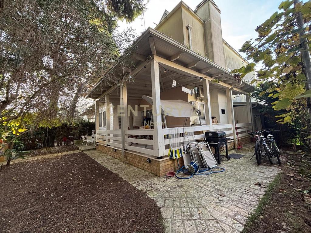 APARTMENT 4+1 WITH YARD FOR SALE AT LURA 1 IN LALZ BAY