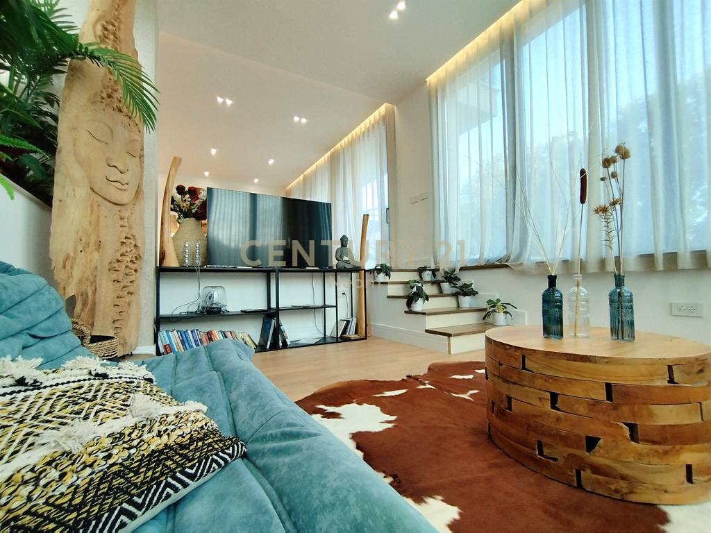 UNIQUE VILLA FOR SALE IN PETRELË