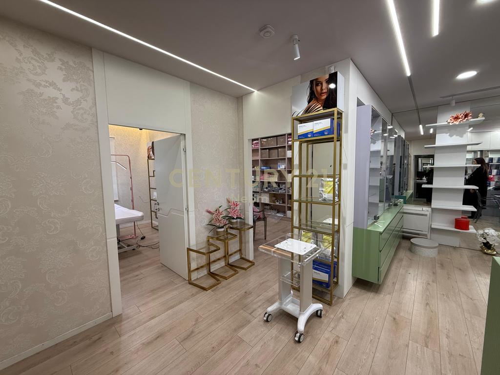 FOR RENT, COMMERCIAL SPACE NEXT TO THE IRFAN TOMINI ROAD commercial space for rent next to the road – Irfan Tomini