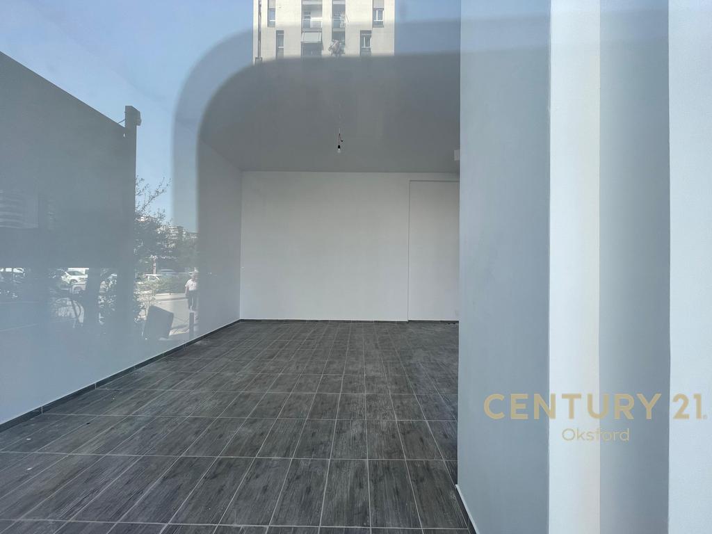 COMMERCIAL SPACE FOR RENT IN THE FORMER AIRPORT AREA
