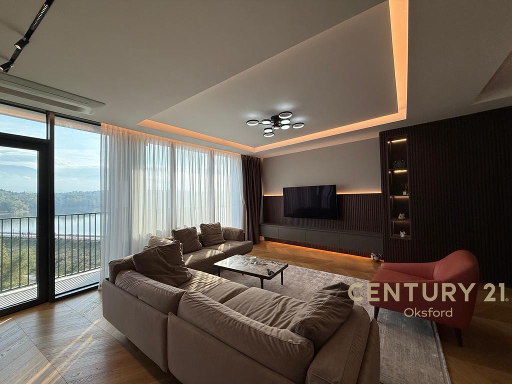 I AM RENTING A LUXURY APARTMENT + PARKING SPOT AT LAKE VIEW RESIDENCE!
