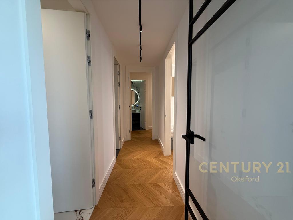 I AM RENTING A LUXURY APARTMENT + PARKING SPOT AT LAKE VIEW RESIDENCE!