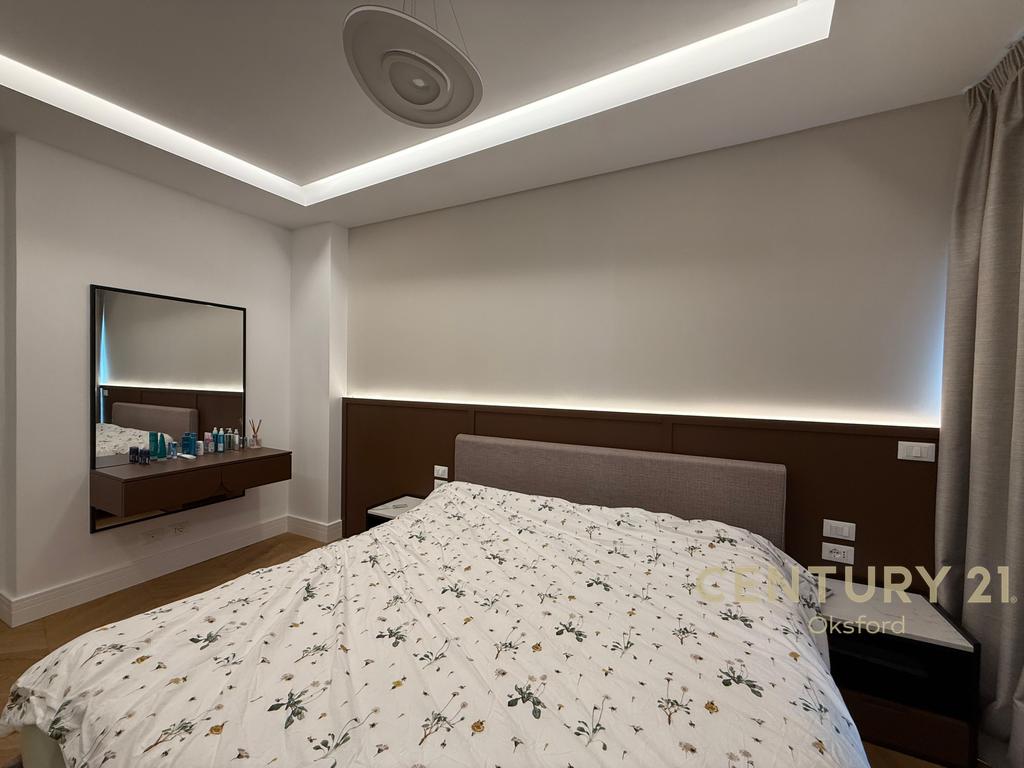 I AM RENTING A LUXURY APARTMENT + PARKING SPOT AT LAKE VIEW RESIDENCE!