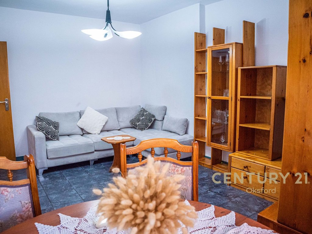 2+1 Apartment FOR RENT near Pazari i Ri!