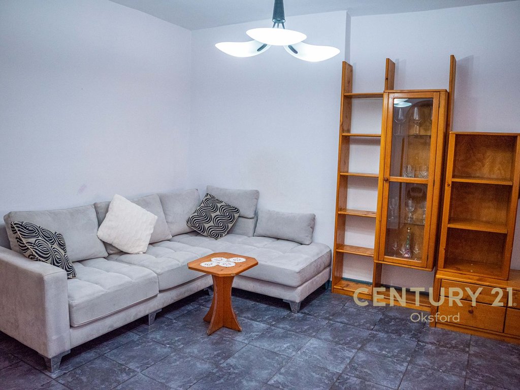 2+1 Apartment FOR RENT near Pazari i Ri!