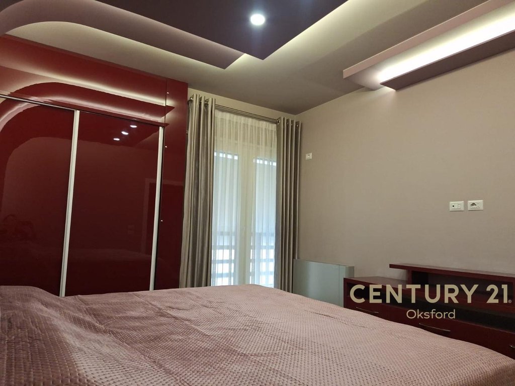 FOR RENT 2+1 APARTMENT + PARKING SPOT NEAR "PAZARI I RI"!