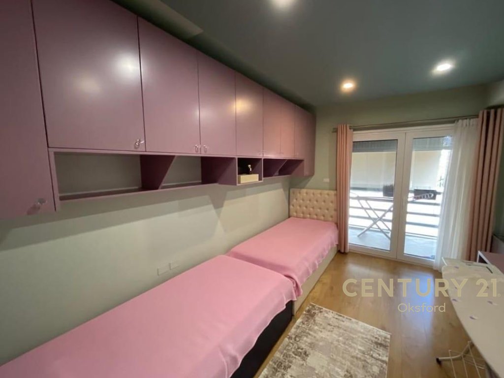FOR RENT 2+1 APARTMENT + PARKING SPOT NEAR "PAZARI I RI"!