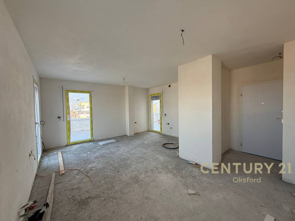 Apartment layout 2+1+2+Verandas, on Hoxha Tasim Street in Xhamllik!
