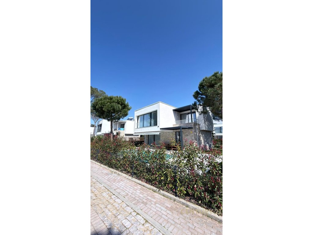 Individual villa with a pool, in the "San Pietro" residence!