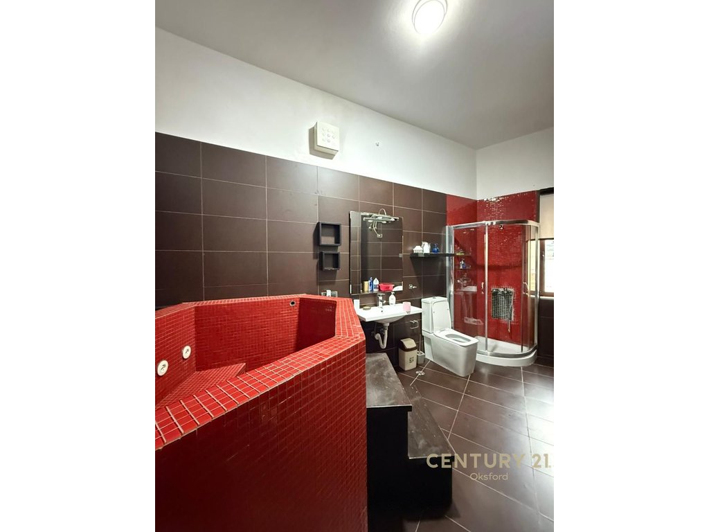 Apartment 2+1+2 near the center, Barrikadave Street Tirana!