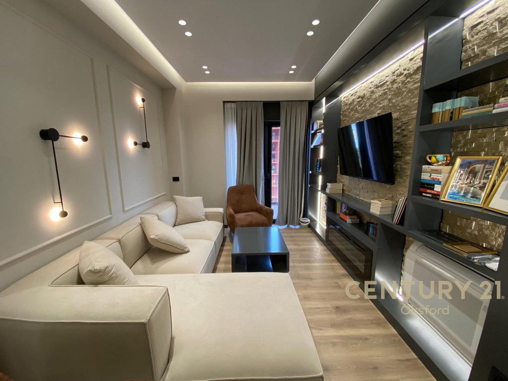 FOR RENT 1+1 APARTMENT, AT TIRANA GARDEN BUILDING ON KAVAJA STREET!