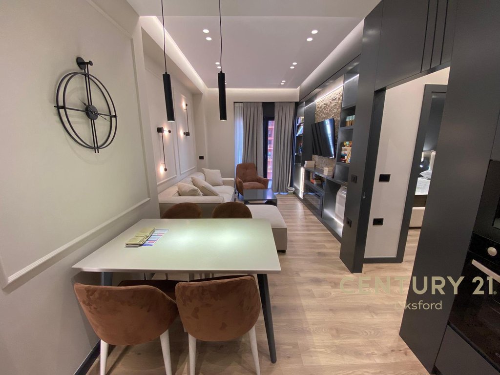 FOR RENT 1+1 APARTMENT, AT TIRANA GARDEN BUILDING ON KAVAJA STREET!