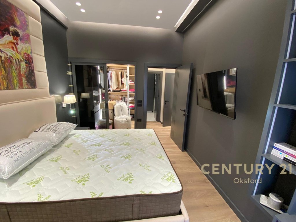 FOR RENT 1+1 APARTMENT, AT TIRANA GARDEN BUILDING ON KAVAJA STREET!