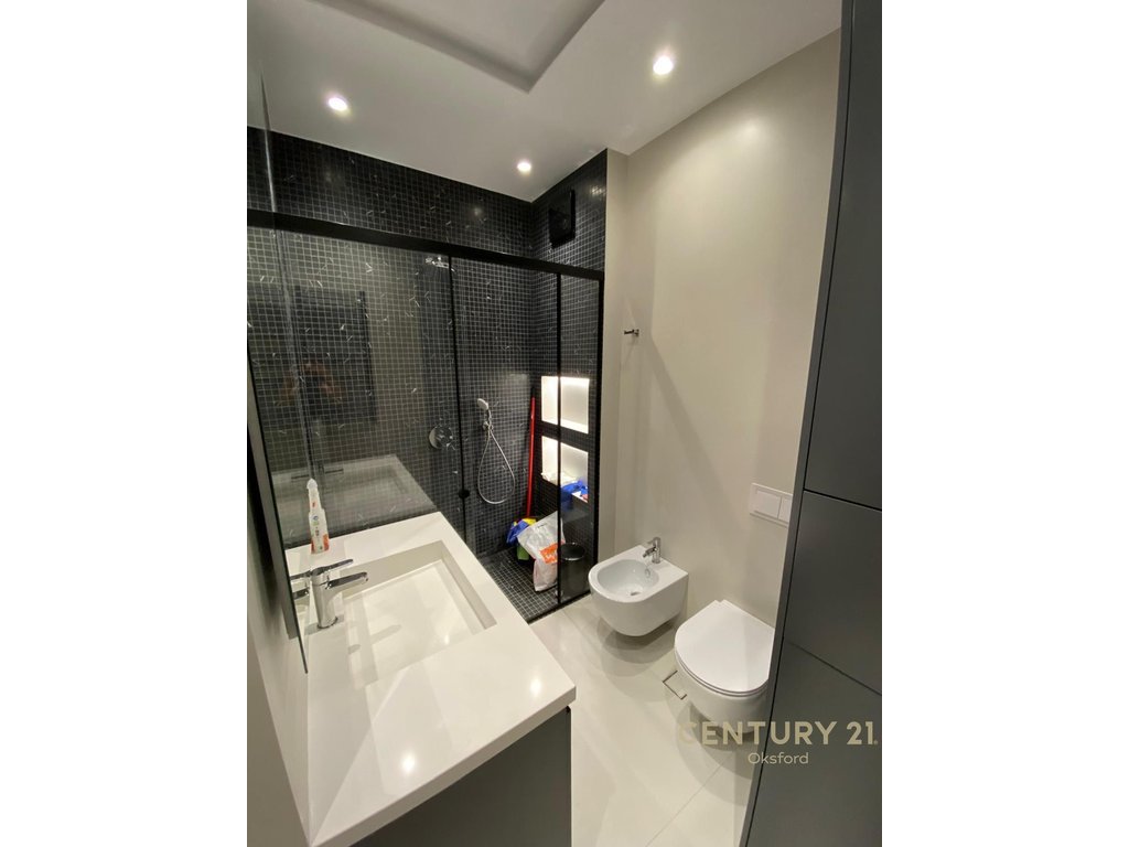 FOR RENT 1+1 APARTMENT, AT TIRANA GARDEN BUILDING ON KAVAJA STREET!