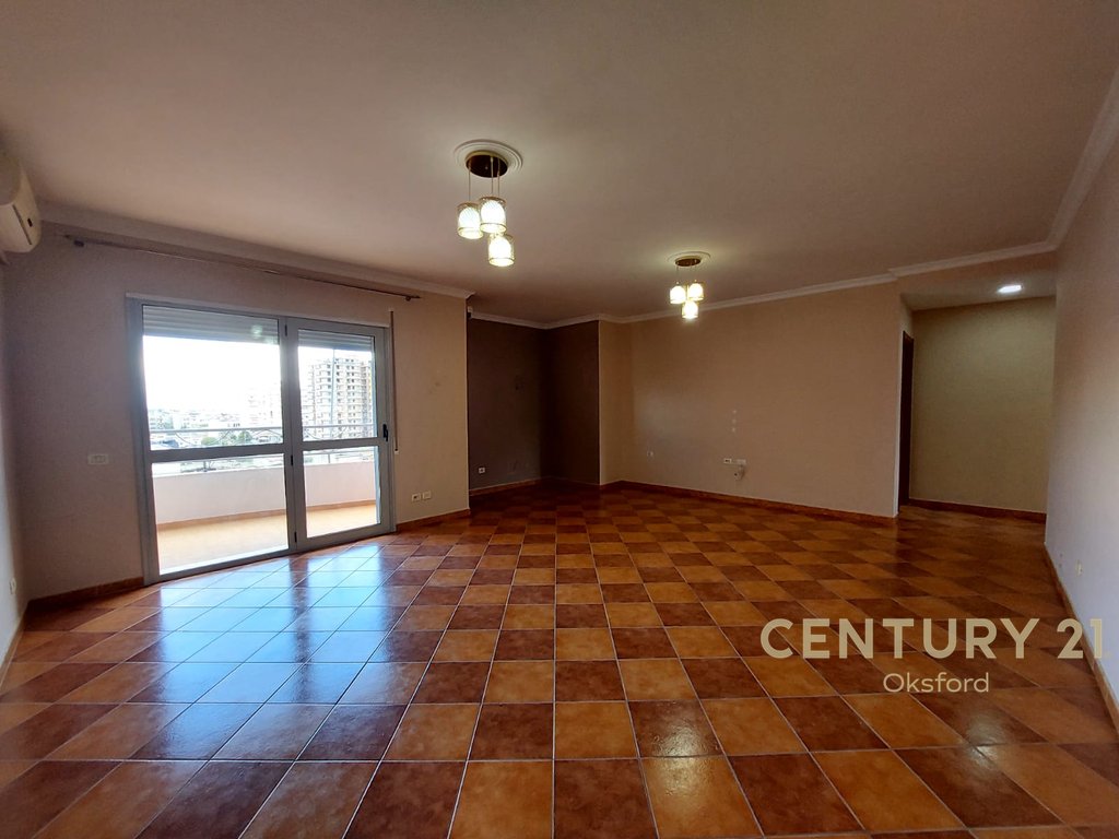 SHITET APARTAMENT 2+1 NE VLORE PRANE BIBLIOTEKES