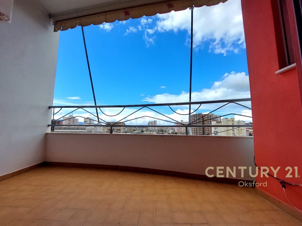SHITET APARTAMENT 2+1 NE VLORE PRANE BIBLIOTEKES