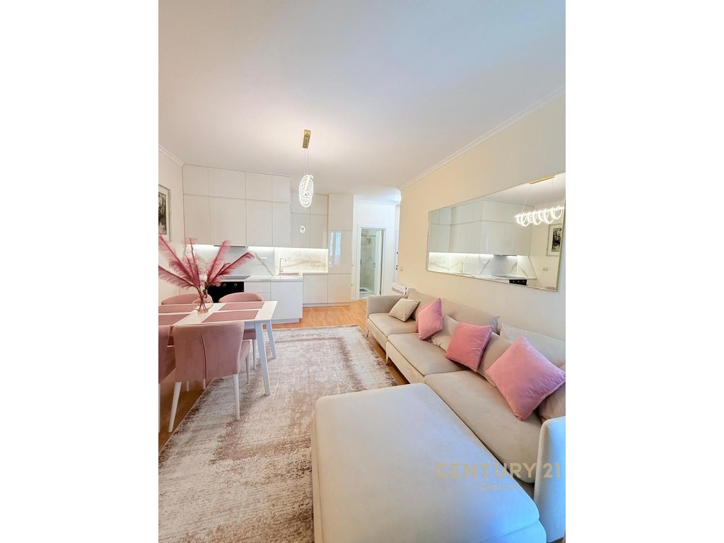 2+1 APARTMENT FOR RENT, NEAR KOSOVARËVE STREET!
