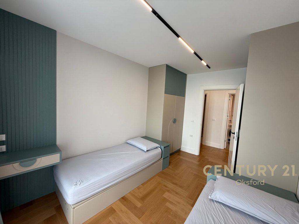 FOR RENT LUXURY APARTMENT + PARKING SPACE AT LAKE VIEW RESIDENCE!