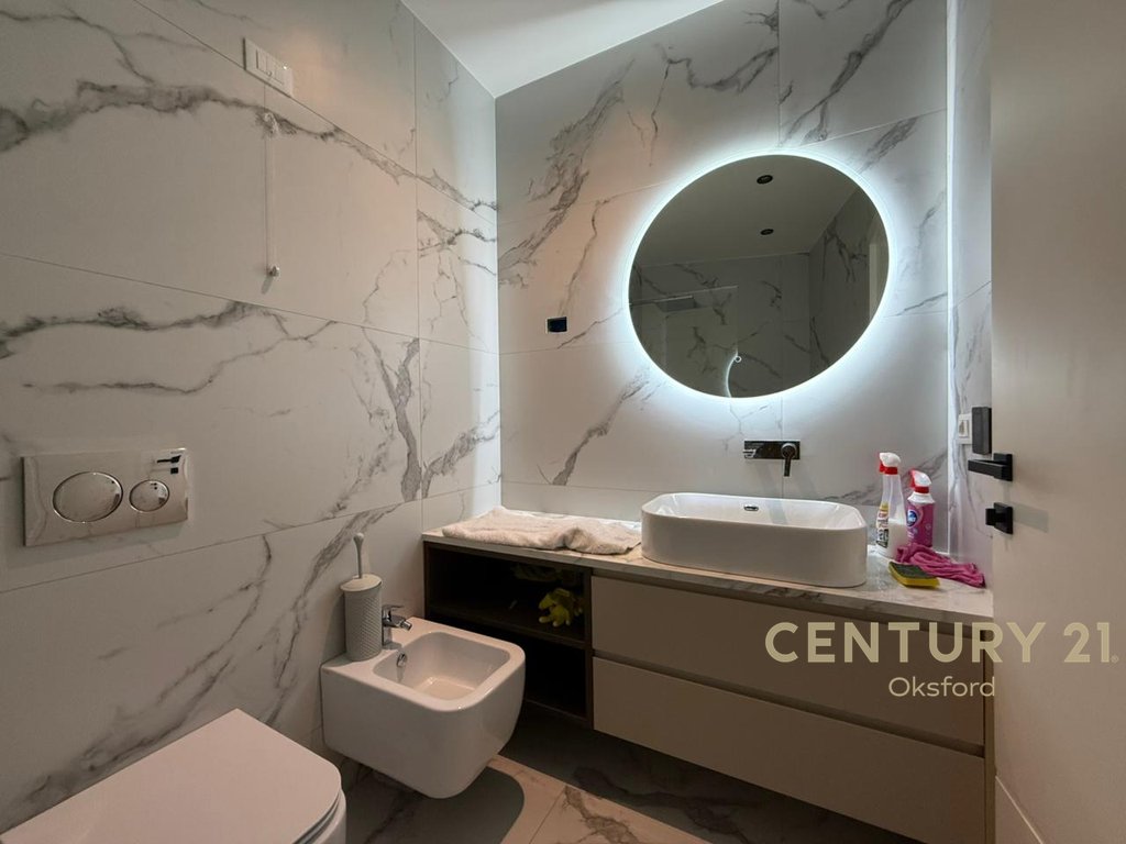 FOR RENT LUXURY APARTMENT + PARKING SPACE AT LAKE VIEW RESIDENCE!